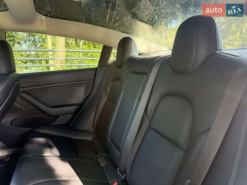 Седан Tesla Model 3 2019 в Днепре