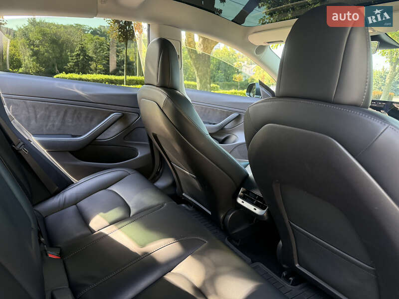Седан Tesla Model 3 2019 в Днепре