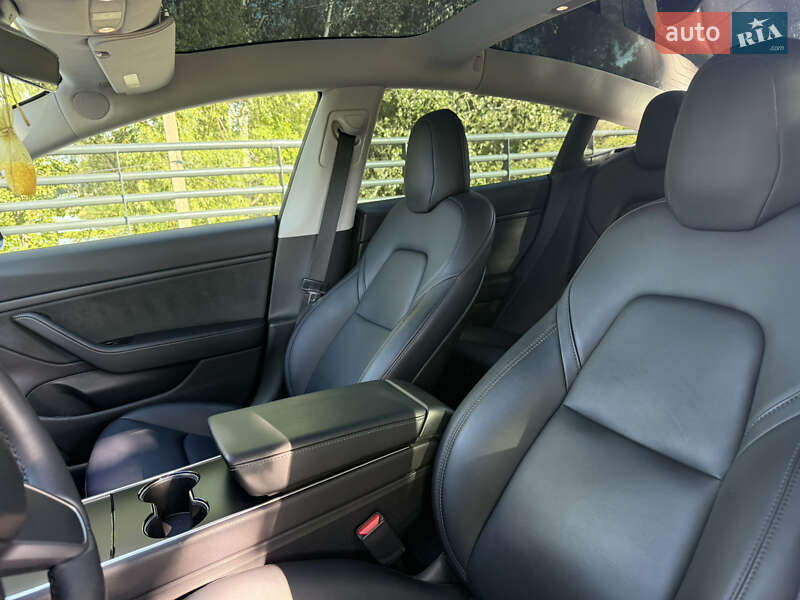 Седан Tesla Model 3 2019 в Днепре