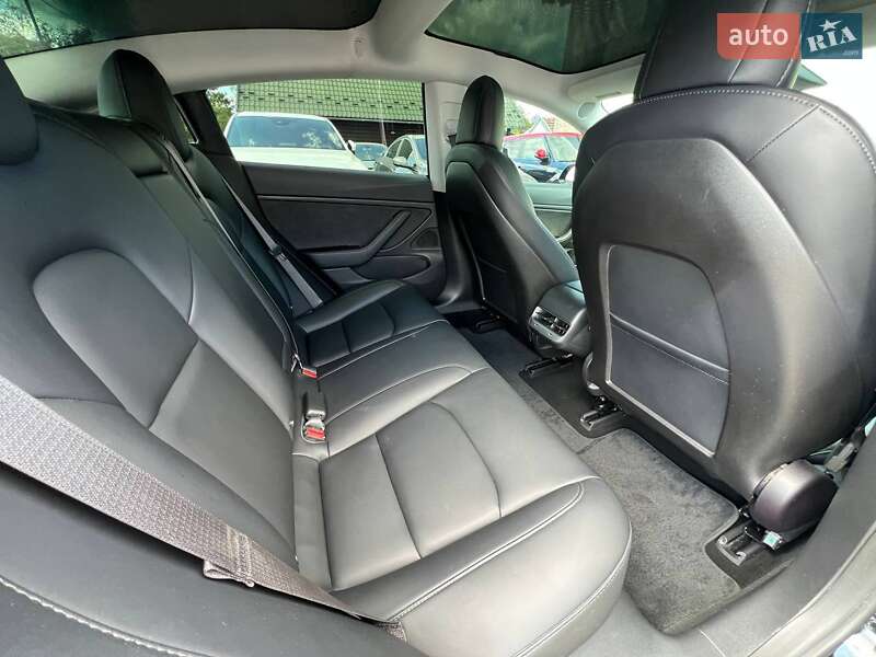 Седан Tesla Model 3 2018 в Коломиї