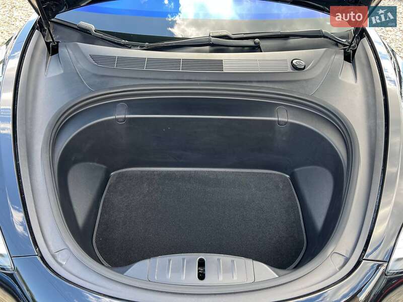 Седан Tesla Model 3 2018 в Коломиї