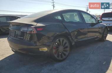 Седан Tesla Model 3 2022 в 