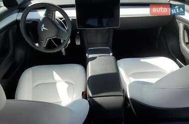 Седан Tesla Model 3 2022 в 