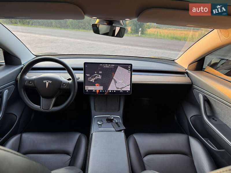 Седан Tesla Model 3 2020 в Хусте