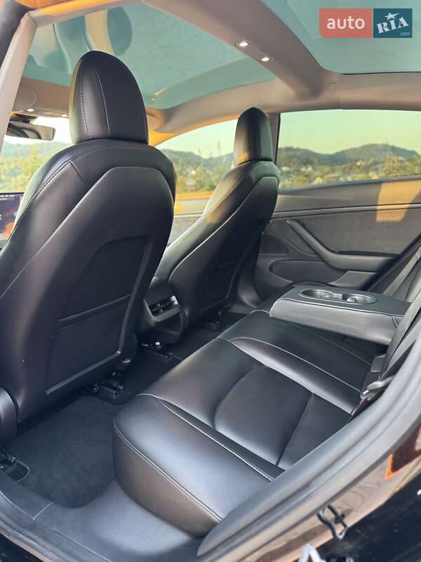 Седан Tesla Model 3 2020 в Хусте