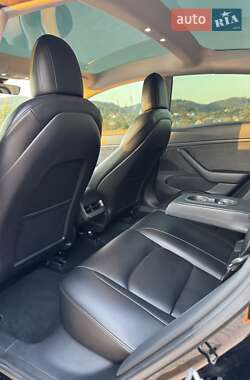 Седан Tesla Model 3 2020 в 