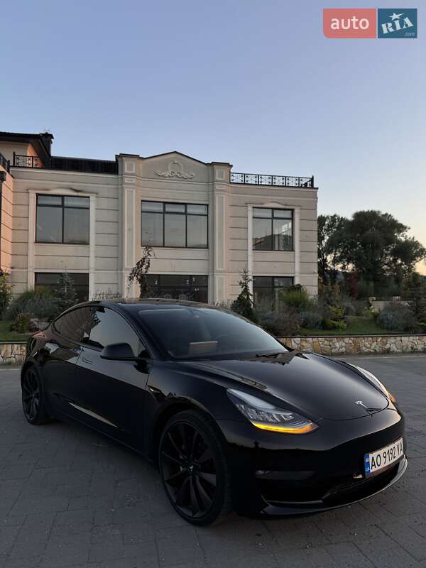 Седан Tesla Model 3 2020 в Хусте