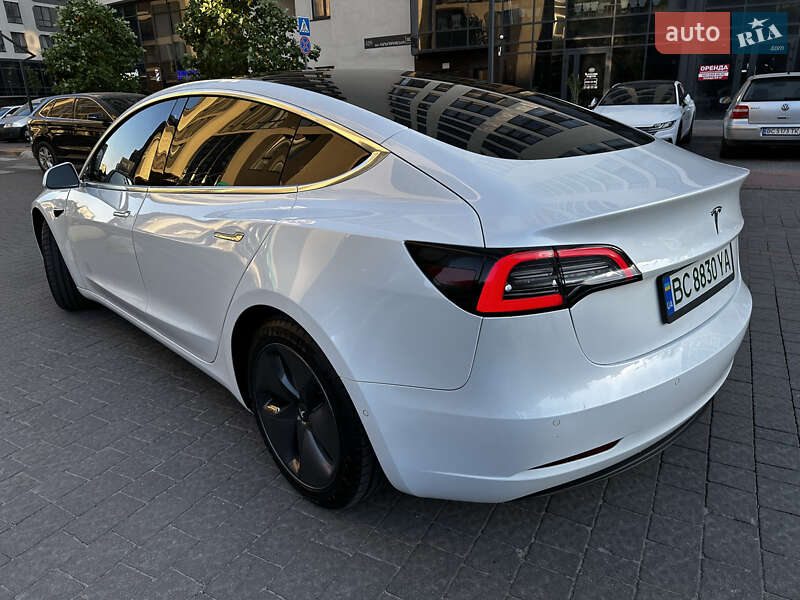 Седан Tesla Model 3 2019 в Львові