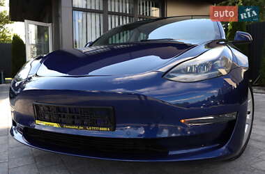 Седан Tesla Model 3 2022 в 