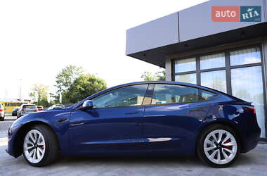 Седан Tesla Model 3 2022 в 