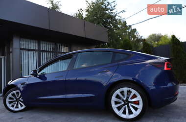 Седан Tesla Model 3 2022 в 