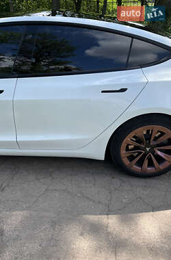 Седан Tesla Model 3 2021 в 