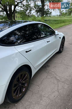 Седан Tesla Model 3 2021 в 
