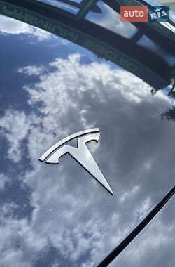 Седан Tesla Model 3 2024 в 