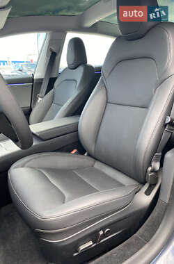 Седан Tesla Model 3 2024 в 