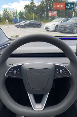 Седан Tesla Model 3 2024 в 