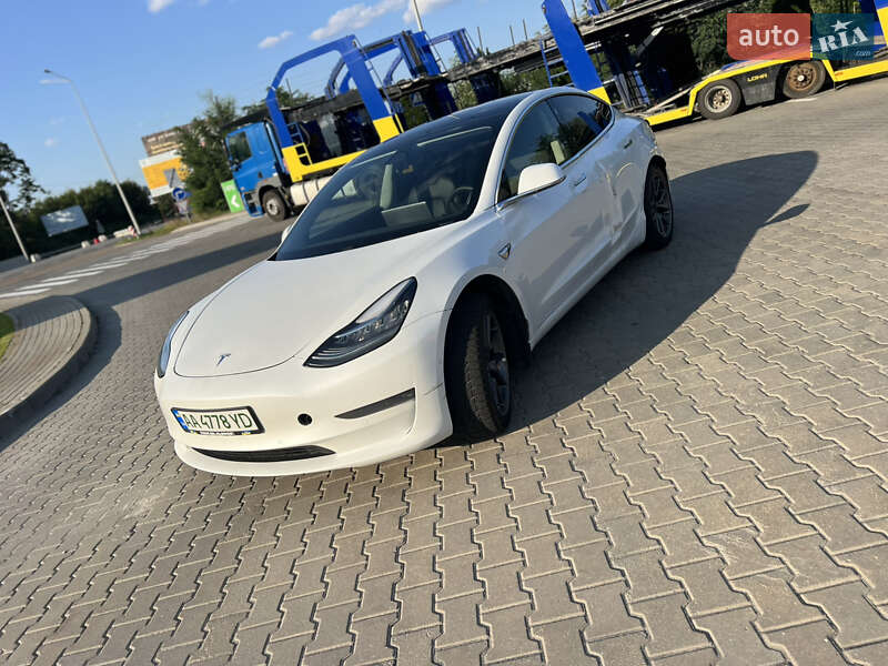 Tesla Model 3 2020