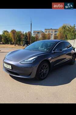 Седан Tesla Model 3 2017 в Смілі