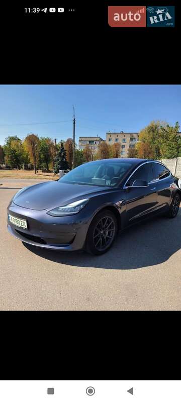 Седан Tesla Model 3 2017 в Смілі