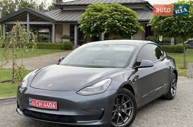 Седан Tesla Model 3 2022 в Львове