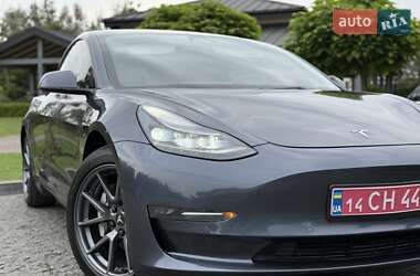 Седан Tesla Model 3 2022 в 