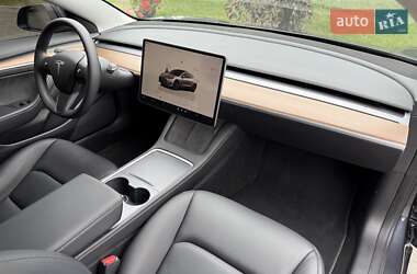 Седан Tesla Model 3 2022 в 