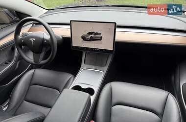 Седан Tesla Model 3 2022 в 
