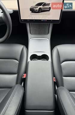 Седан Tesla Model 3 2022 в 