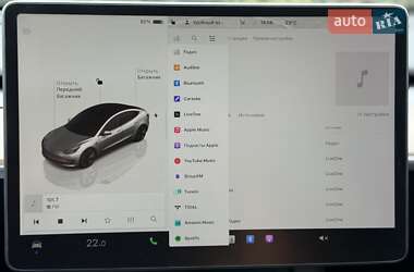 Седан Tesla Model 3 2022 в 