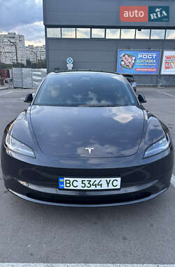 Седан Tesla Model 3 2024 в 