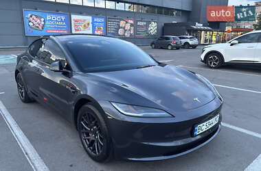 Седан Tesla Model 3 2024 в 