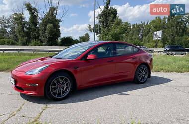 Седан Tesla Model 3 2022 в 