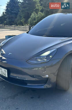 Седан Tesla Model 3 2022 в 