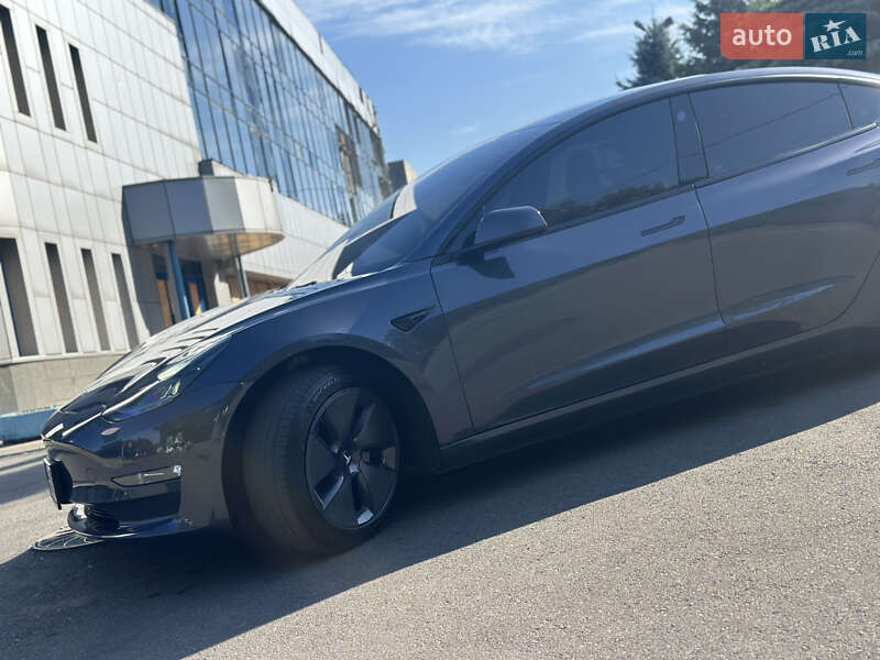 Седан Tesla Model 3 2022 в Днепре