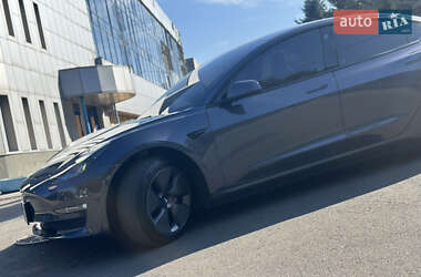 Седан Tesla Model 3 2022 в 