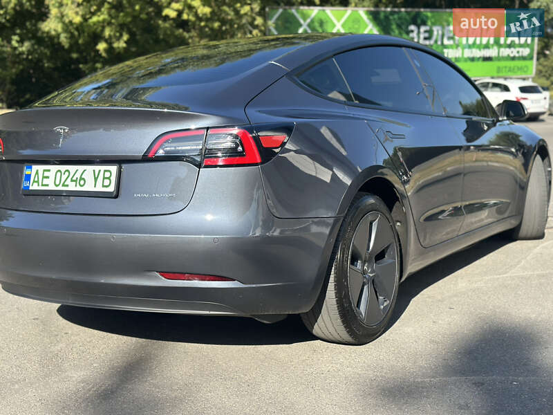 Седан Tesla Model 3 2022 в Днепре