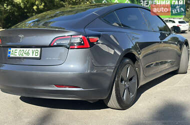 Седан Tesla Model 3 2022 в 