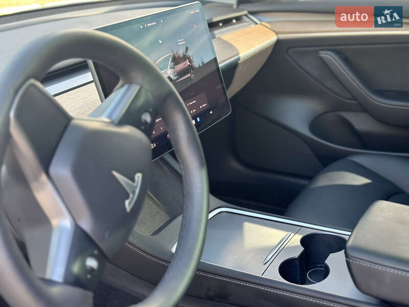 Седан Tesla Model 3 2022 в Днепре
