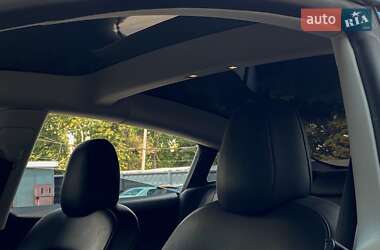 Седан Tesla Model 3 2022 в 