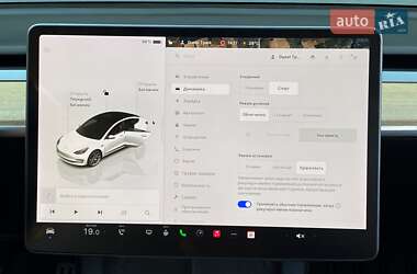 Седан Tesla Model 3 2022 в 