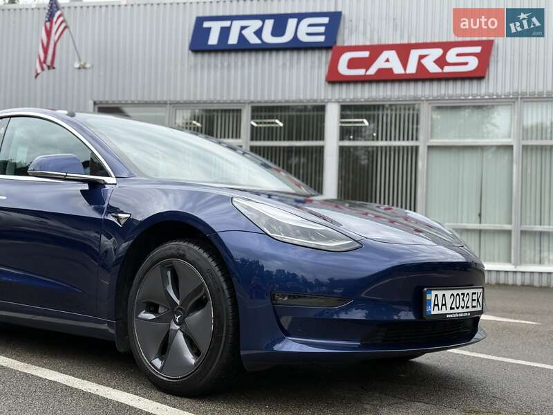 Седан Tesla Model 3 2019 в Киеве