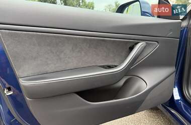 Седан Tesla Model 3 2019 в 