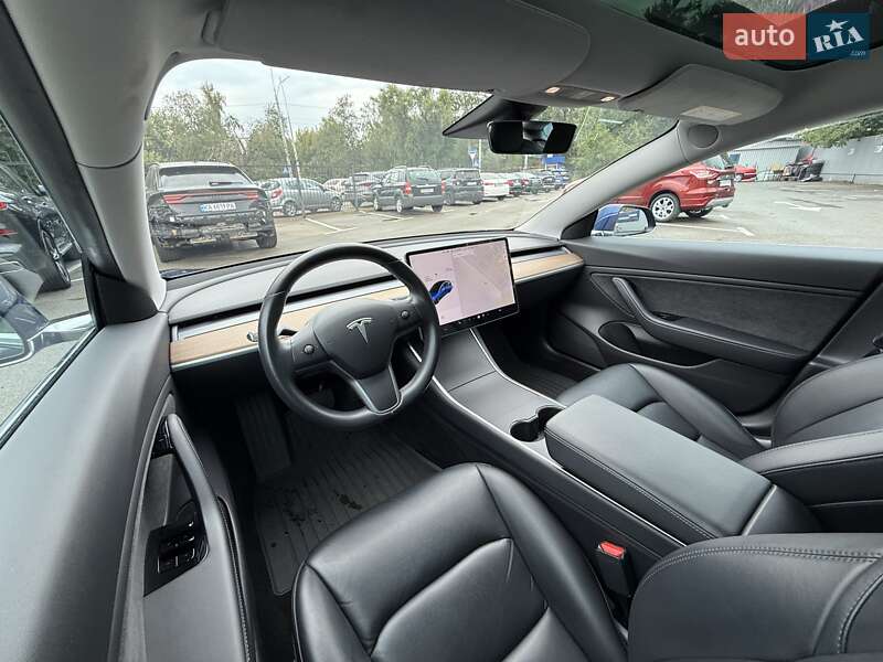 Седан Tesla Model 3 2019 в Киеве