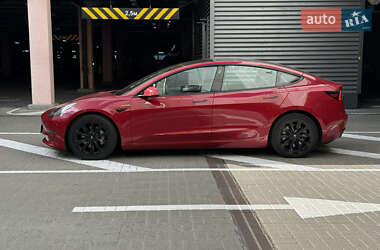 Седан Tesla Model 3 2022 в 