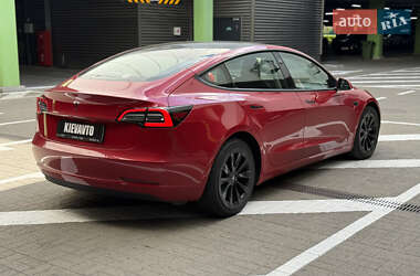 Седан Tesla Model 3 2022 в 