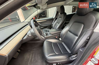 Седан Tesla Model 3 2022 в 