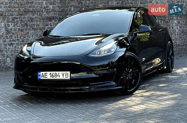 Седан Tesla Model 3 2022 в Киеве