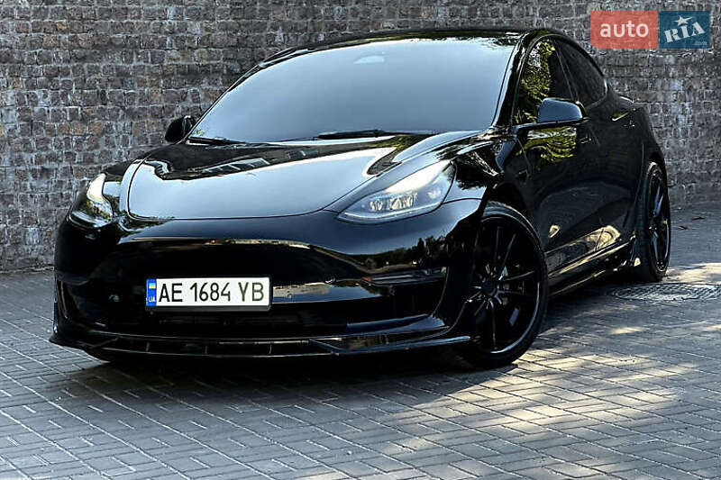 Седан Tesla Model 3 2022 в 