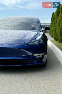 Седан Tesla Model 3 2020 в 