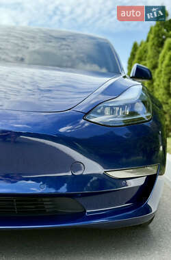 Седан Tesla Model 3 2020 в 